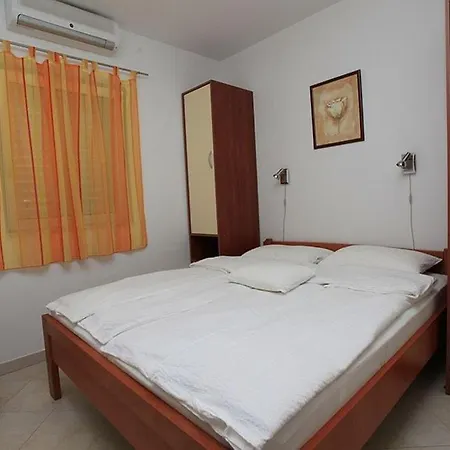 Apartments Villa La Riva - Seafront Accommodation Sutivan Exterior photo
