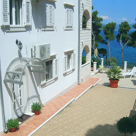 Apartments Villa La Riva - Seafront Accommodation Sutivan Exterior photo