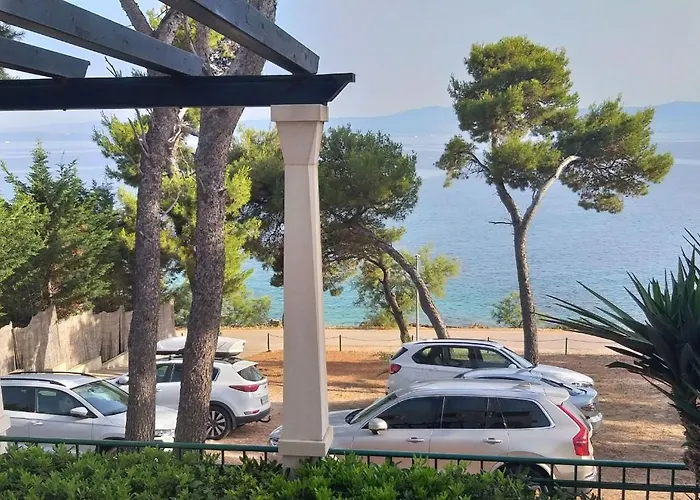 Apartments Villa La Riva - Seafront Accommodation
