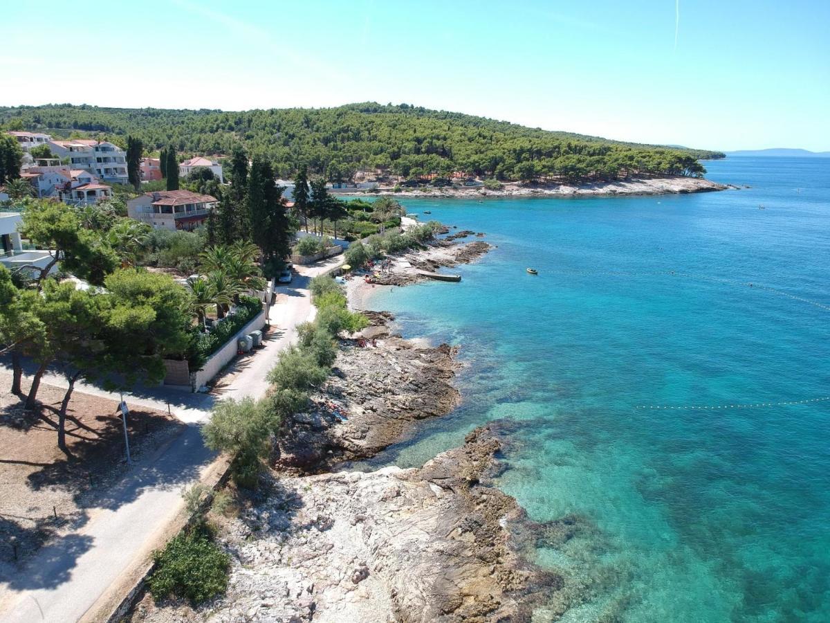 La Riva - Seafront Apartmán *