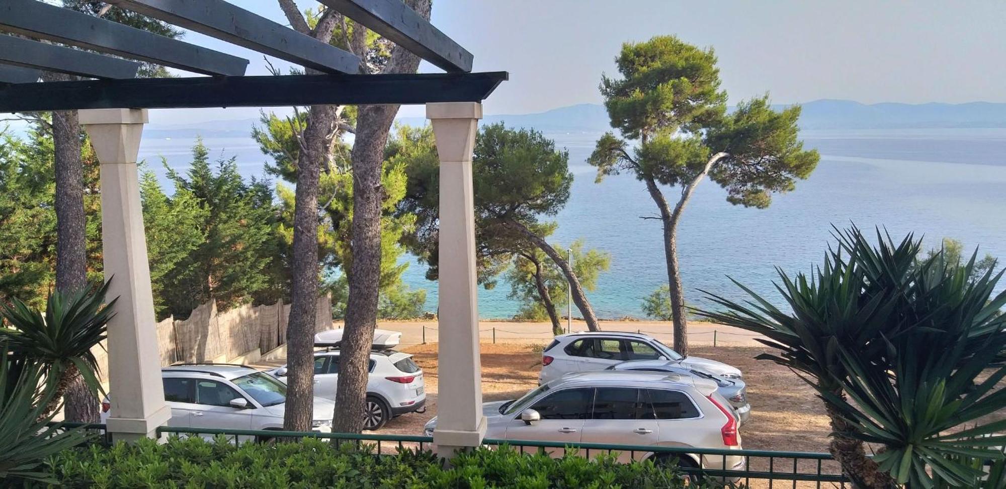 La Riva - Seafront Apartmán *
