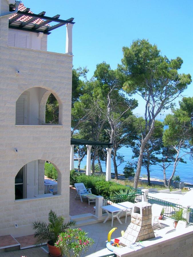 La Riva - Seafront Sutivan