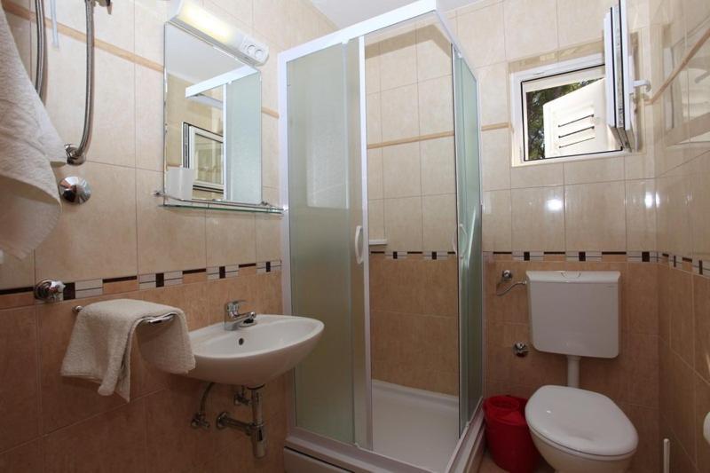 La Riva - Seafront Apartmán *